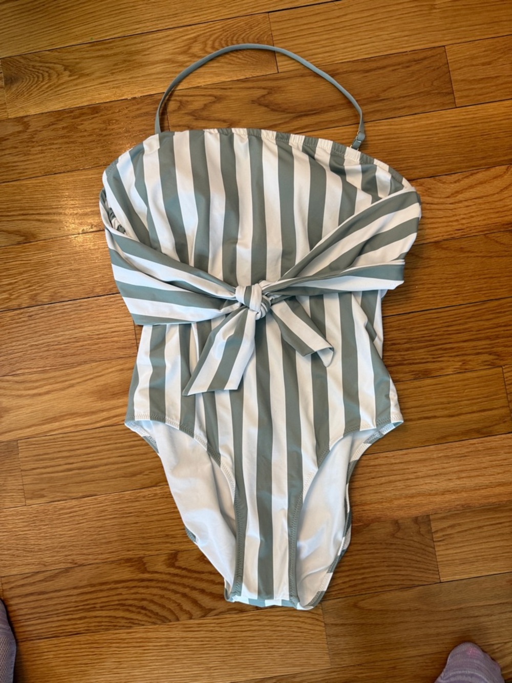 Vineyard Vines Vertical Striped Tie OnePiece Swimsuit in Sage & White large NWOT